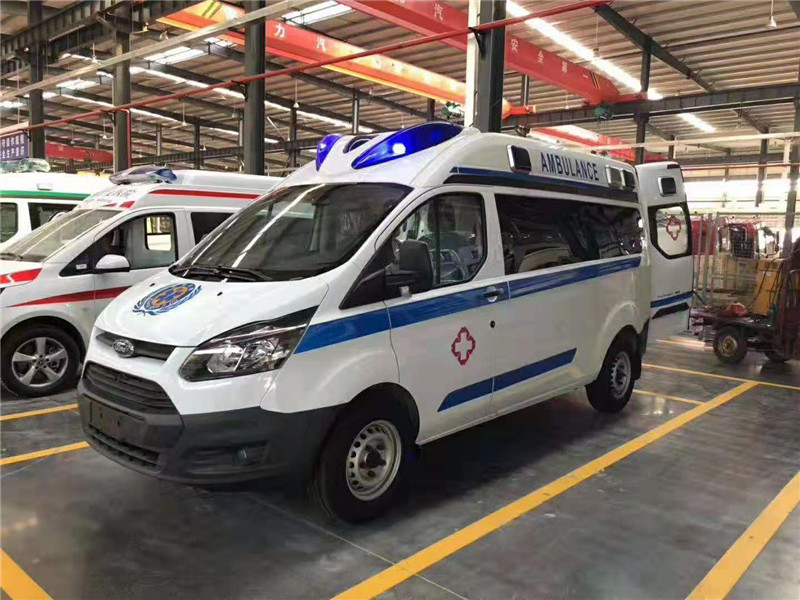 福特V362新全順短軸中頂救護(hù)車(chē)