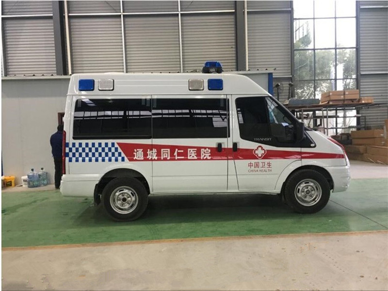 福特V348短軸中頂監護型救護車