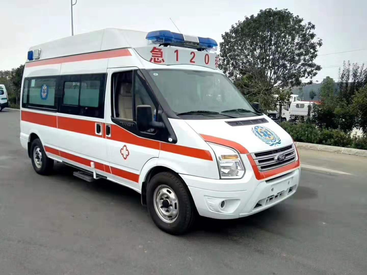 福特V348長軸中頂監護型救護車